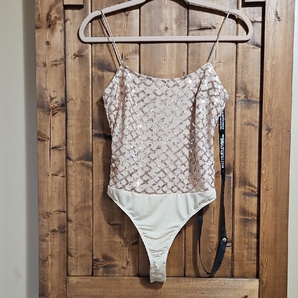 PrettyLittleThing Tops - PrettyLittleThing Rose Gold Sequin Bodysuit Size 4